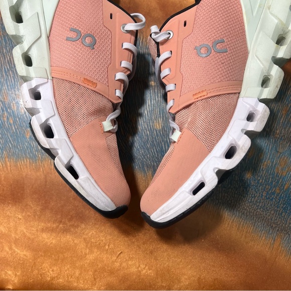 On Cloudflyer 4 Running Shoes Peach Aloe size 8.5 Sneakers - Picture 3 of 14